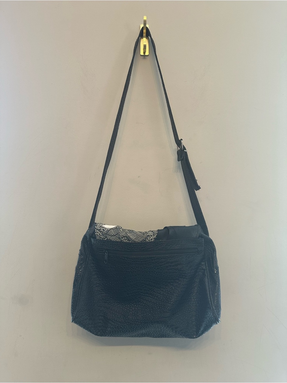 Vintage 90’s/Y2K Faux Leather Black and Cream Snake-Print Shoulder Bag - Picture 3 of 8